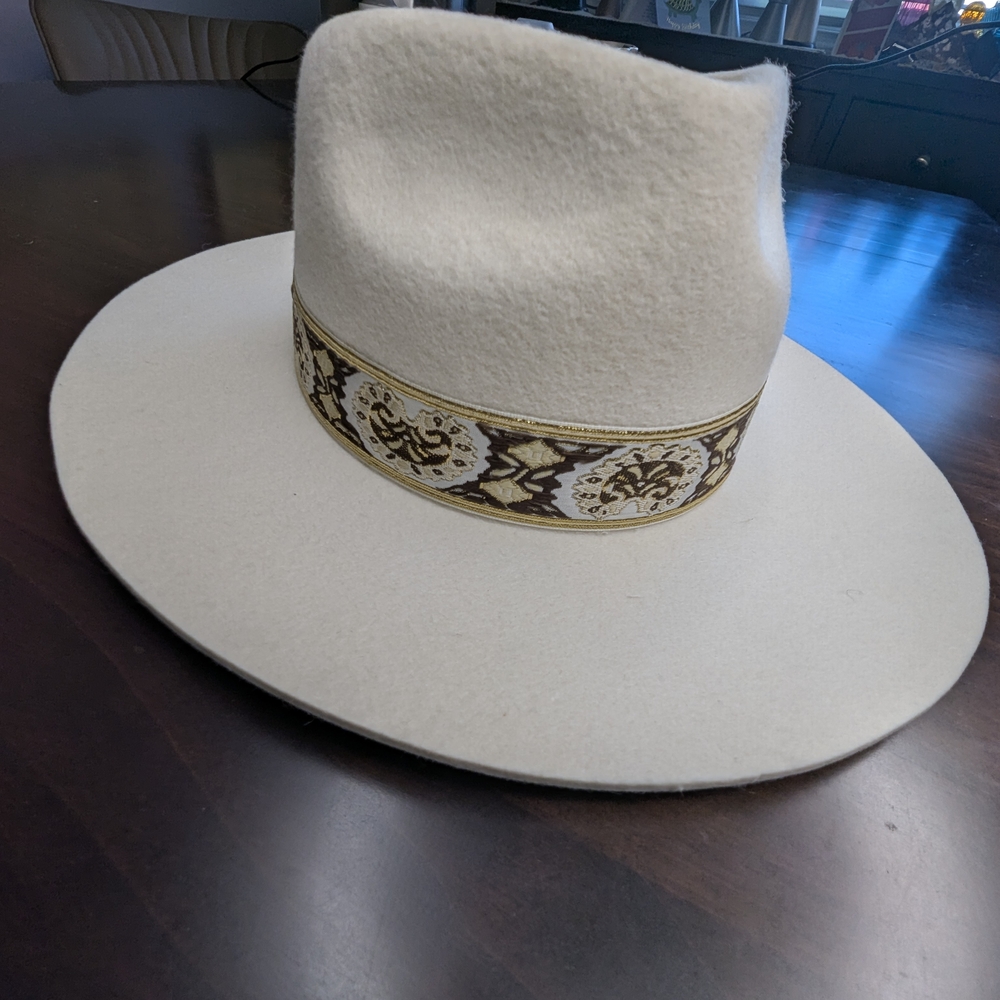 BNWT LACK OF COLOR  BEVERLY HAT IVORY/GOLD BRONZE - Picture 2 of 9